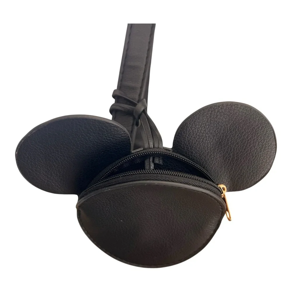 Disney Mickey Mouse Straw beach bag (small stain, see pic)